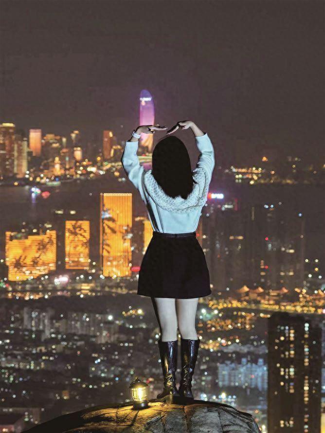 一群"飞手"用镜头记录厦门美景 助推低空经济产业发展