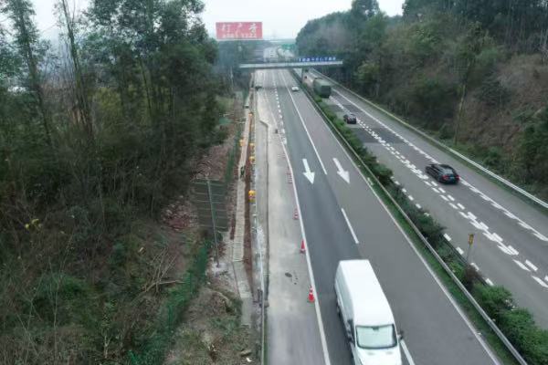 高速公路硬路肩加宽