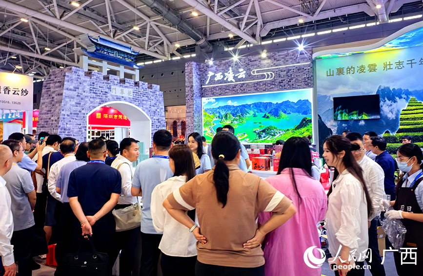 展区吸引众多观众