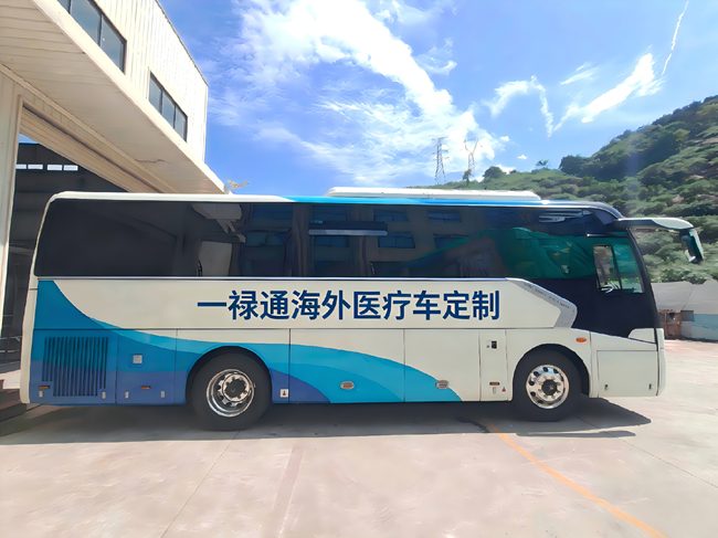 即将发往牙买加的定制医疗车。漳州开发区供图