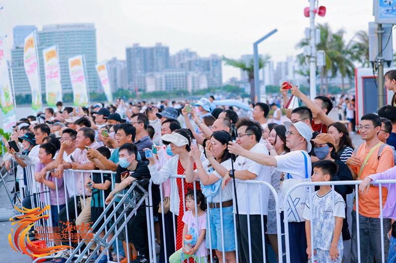 海口云洞图书馆西侧内海龙舟赛