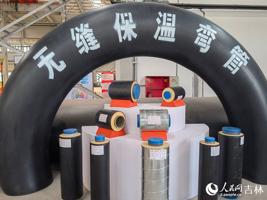 无缝保温弯管展示。