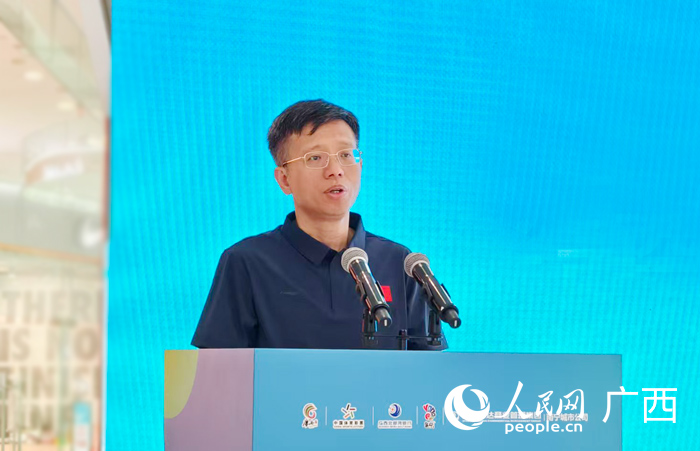 自治区体育局党组书记、局长黄剑峰致辞