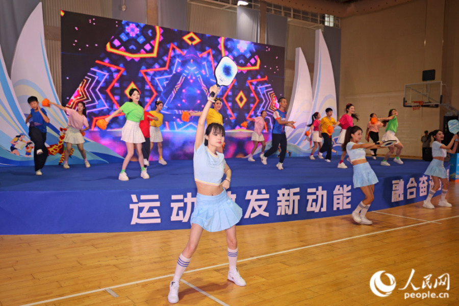 活力十足的开场舞表演