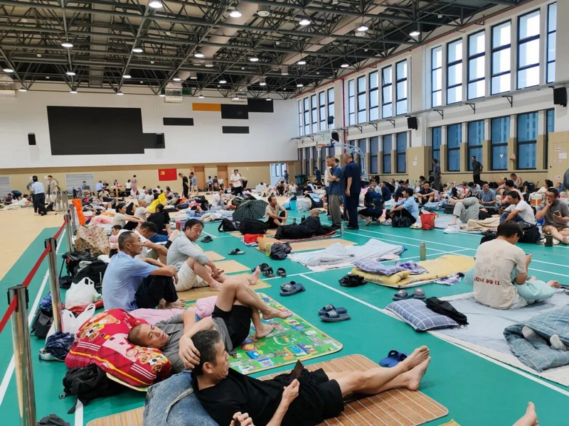浙江全力抗台 应对台风“白海豚”
